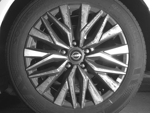 Used 2025 Nissan Altima 2.5 SV image 14