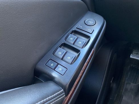 Used 2017 GMC Yukon SLE image 33