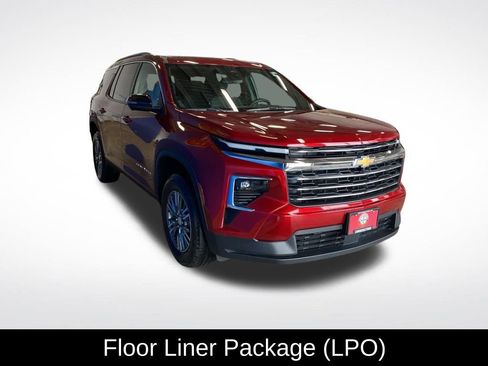 Used 2024 Chevrolet Traverse LT w/ Trailering Package image 3