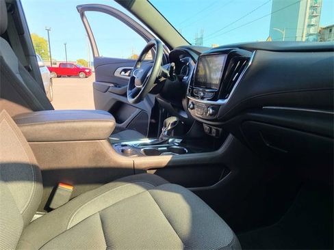 Used 2023 Chevrolet Traverse LT image 17
