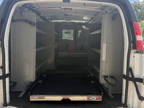 Used 2015 Chevrolet Express 2500 RWD image 32