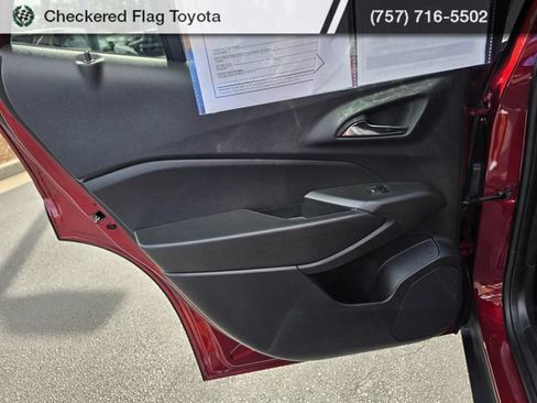 Used 2024 Chevrolet Trax RS w/ Sunroof Package FWD image 40