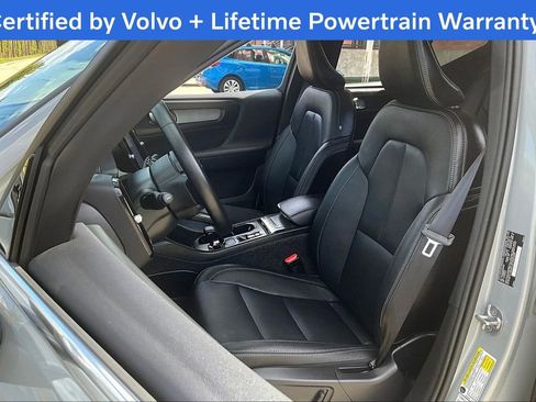 Certified 2025 Volvo XC40 B5 Core image 31