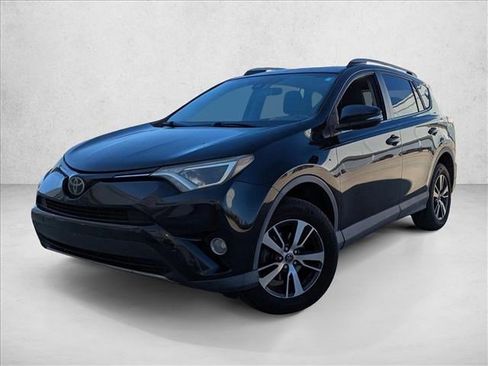 Used 2017 Toyota RAV4 XLE image 1