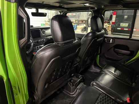 Certified 2018 Jeep Wrangler Unlimited Rubicon AWD/4WD image 29