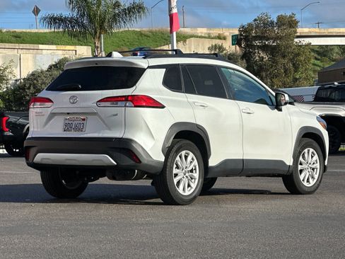 Used 2022 Toyota Corolla Cross LE image 5