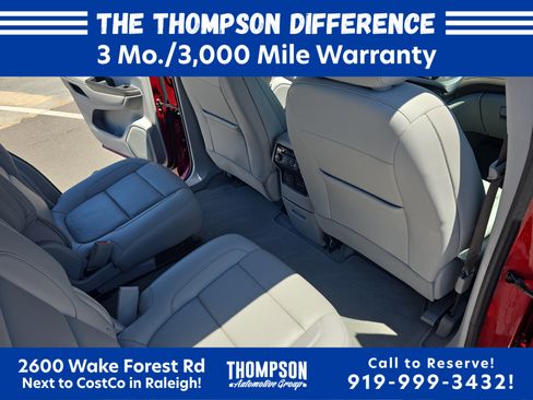 Used 2022 GMC Acadia SLT w/ Technology Package AWD/4WD image 11