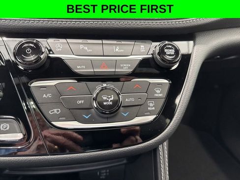 New 2027 Chrysler Pacifica Limited AWD/4WD image 32