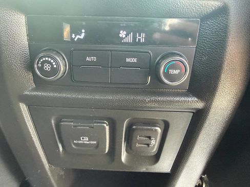 Used 2023 Chevrolet Traverse LT w/ LT Premium Package AWD/4WD image 24