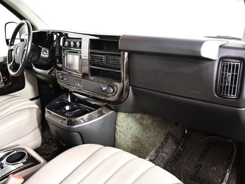 Used 2013 GMC Savana 1500 AWD image 46