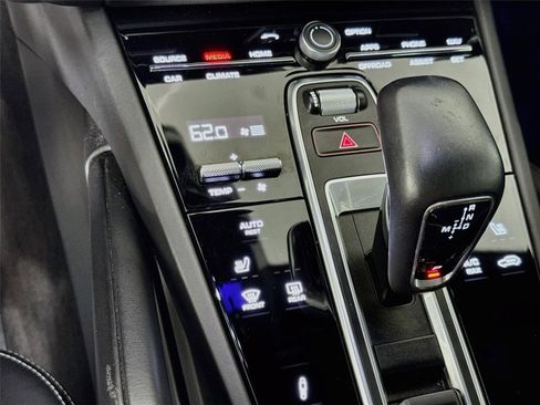 Used 2022 Porsche Cayenne GTS AWD/4WD image 18
