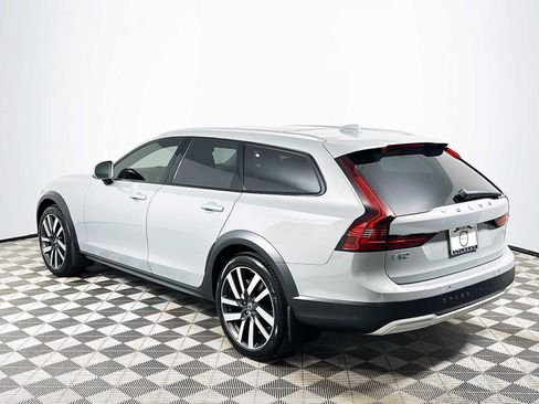 Used 2025 Volvo V90 B6 Cross Country Ultra w/ Climate Package image 5