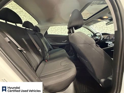 Used 2025 Hyundai Elantra SEL FWD image 14