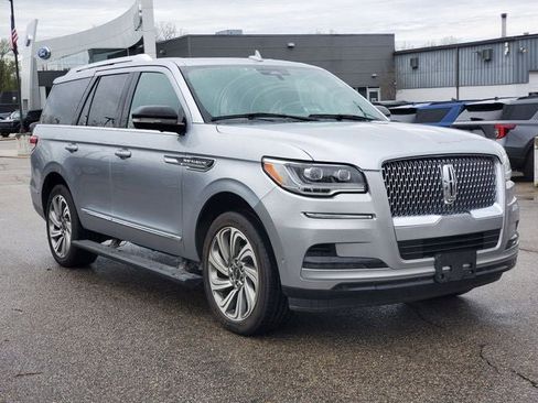 Used 2023 Lincoln Navigator Reserve AWD/4WD image 2