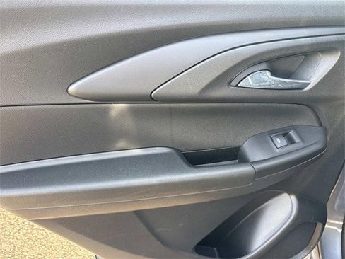 Used 2021 Chevrolet TrailBlazer LS image 18