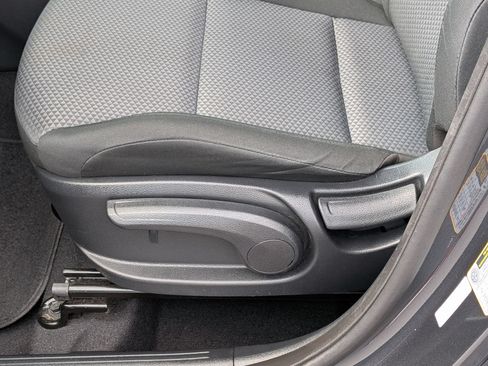 Used 2025 Kia Soul LX w/ LX Technology Package FWD image 15
