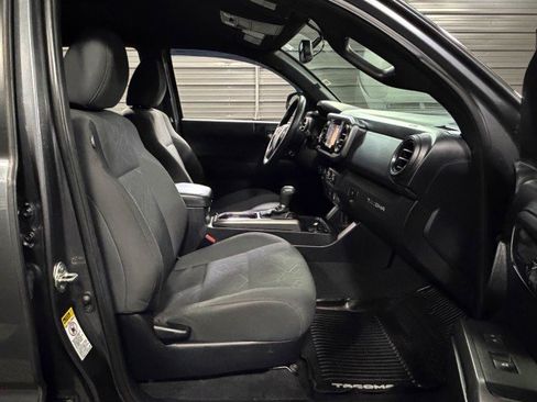 Used 2017 Toyota Tacoma TRD Sport image 18