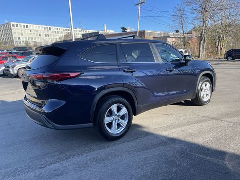 Used 2023 Toyota Highlander LE FWD image 8