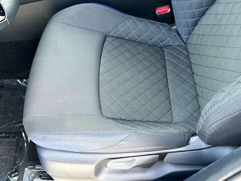 Used 2020 Toyota C-HR XLE FWD image 18