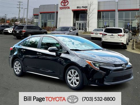 Used 2025 Toyota Corolla LE FWD image 1