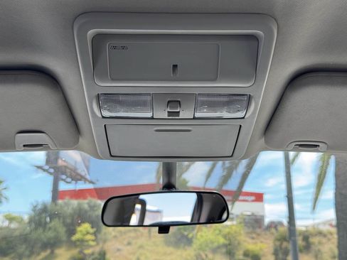 Used 2017 Nissan Titan SV AWD/4WD image 21