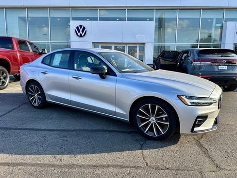 Used 2022 Volvo S60 B5 Inscription image 1