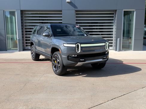 Used 2024 Rivian R1S Adventure AWD/4WD image 2