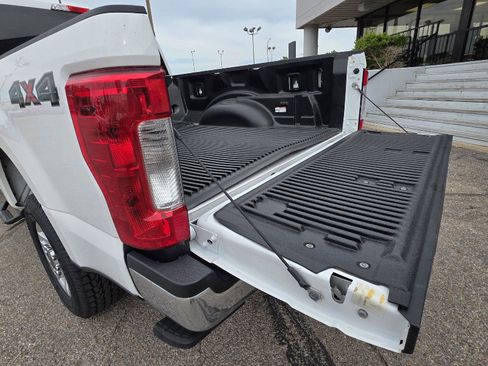 Used 2018 Ford F250 XLT w/ Snow Plow Prep Package AWD/4WD image 31