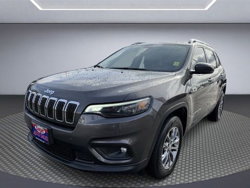 Used 2019 Jeep Cherokee Latitude Plus w/ Comfort/Convenience Group AWD/4WD image 1