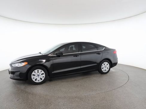 Used 2019 Ford Fusion S image 4