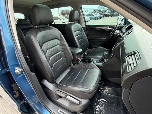 Used 2018 Volkswagen Tiguan SEL Premium image 31