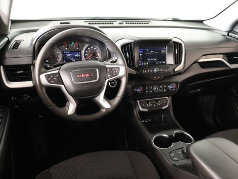 Used 2024 GMC Terrain SLE w/ Driver Convenience Package FWD image 2