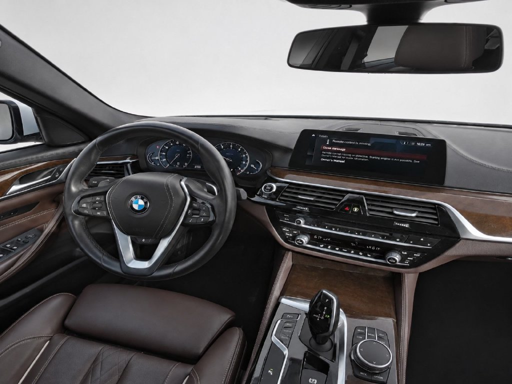Used 2018 BMW 530i xDrive AWD/4WD image 32
