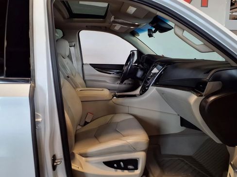 Used 2018 Cadillac Escalade Premium Luxury AWD/4WD image 13