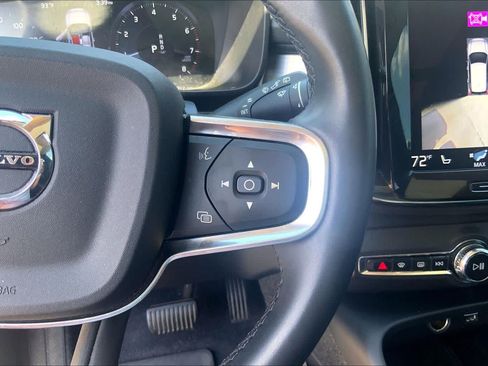 Used 2022 Volvo XC40 T5 Momentum AWD/4WD image 24