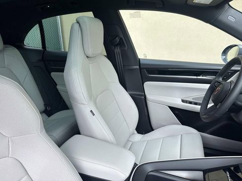 New 2025 Porsche Macan 4S Electric image 15