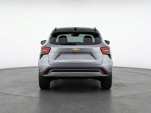 Used 2025 Chevrolet Trax LT image 7