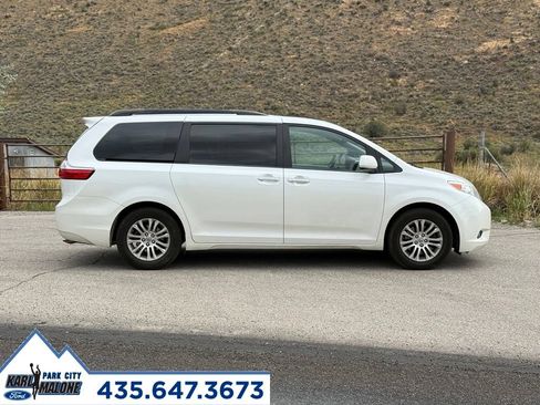 Used 2015 Toyota Sienna XLE Premium FWD image 6