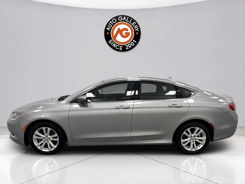 Used 2017 Chrysler 200 Limited Platinum FWD image 6