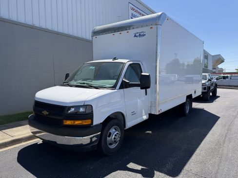 New 2026 Chevrolet Express 4500 w/ Power Convenience Package RWD image 4