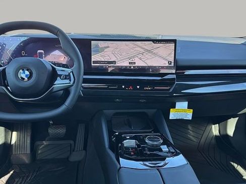 Certified 2025 BMW 530i w/ Premium Package RWD image 9