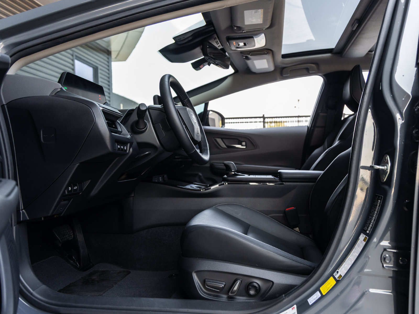 Used 2024 Toyota Prius Limited w/ Limited Premium Package FWD image 23