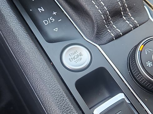 Used 2023 Volkswagen Atlas SEL Premium image 22