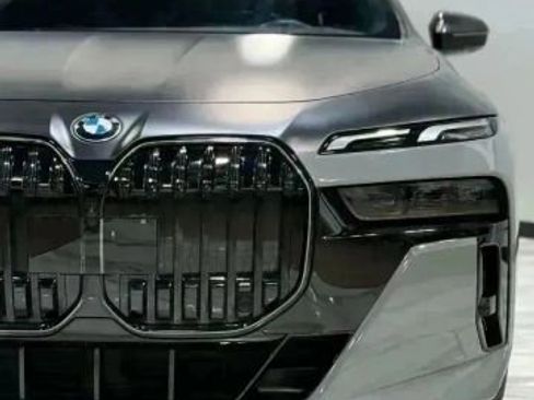 Used 2025 BMW 760i xDrive w/ Executive Package AWD/4WD image 45