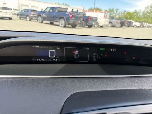 Used 2017 Toyota Prius Three Touring FWD image 12