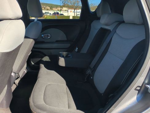 Used 2015 Kia Soul + image 21