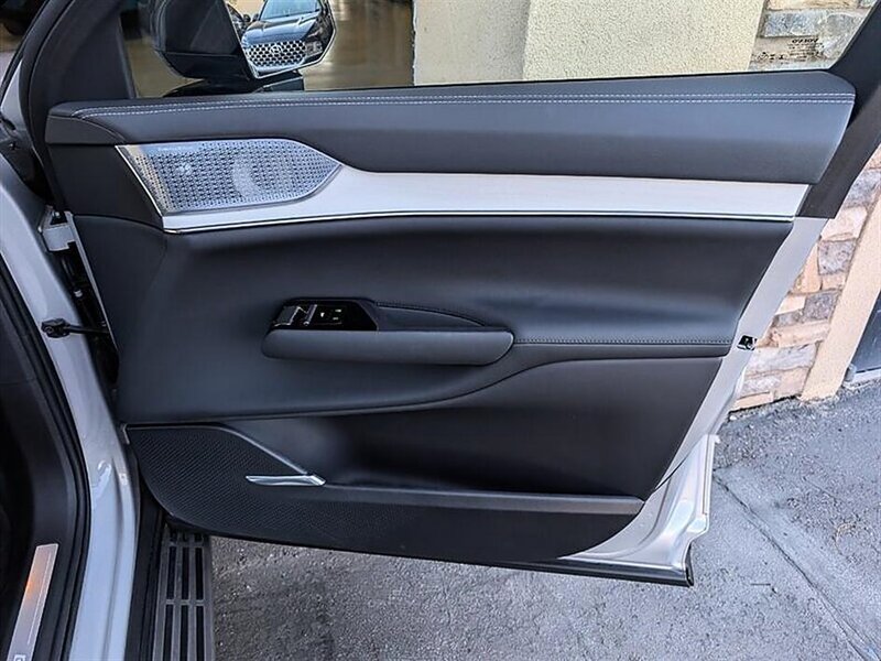 Used 2025 Volvo EX90 Ultra AWD/4WD image 31