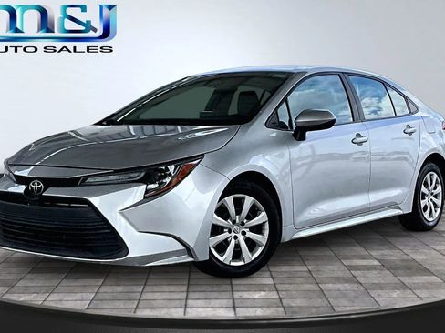 Used 2023 Toyota Corolla LE FWD image 1