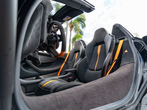 Used 2020 McLaren 600LT Spider RWD image 17