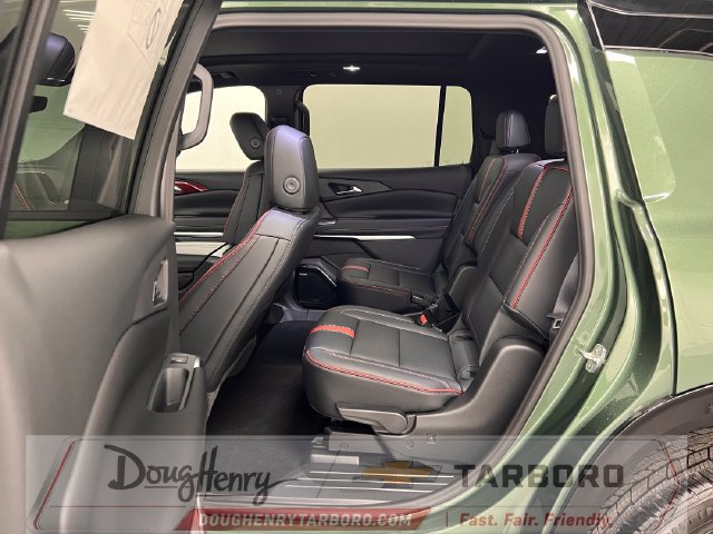 New 2027 Chevrolet Traverse RS w/ LPO, Floor Liner Package FWD image 32